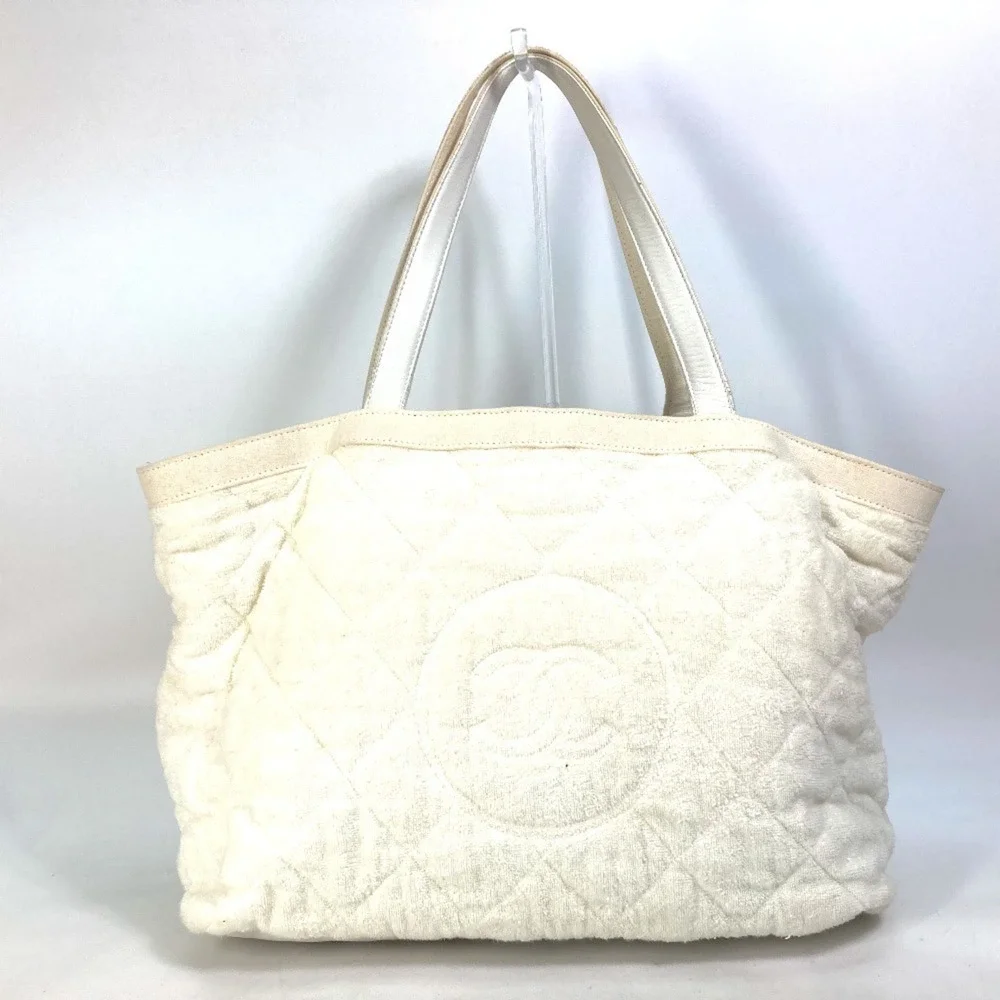 CHANEL White Leather Logo Shoulder Bag